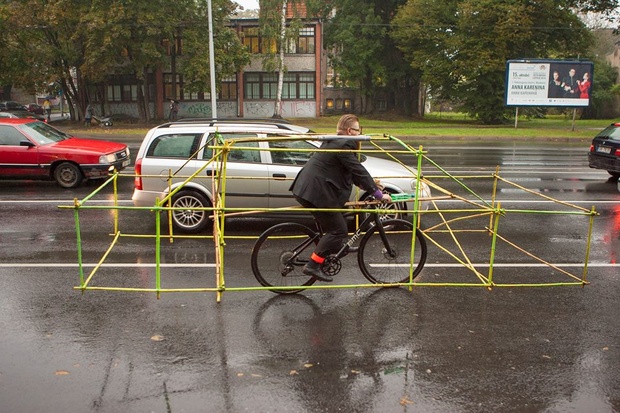 Car-bike size comparison. Photo from http://vk.com/letsbikeit